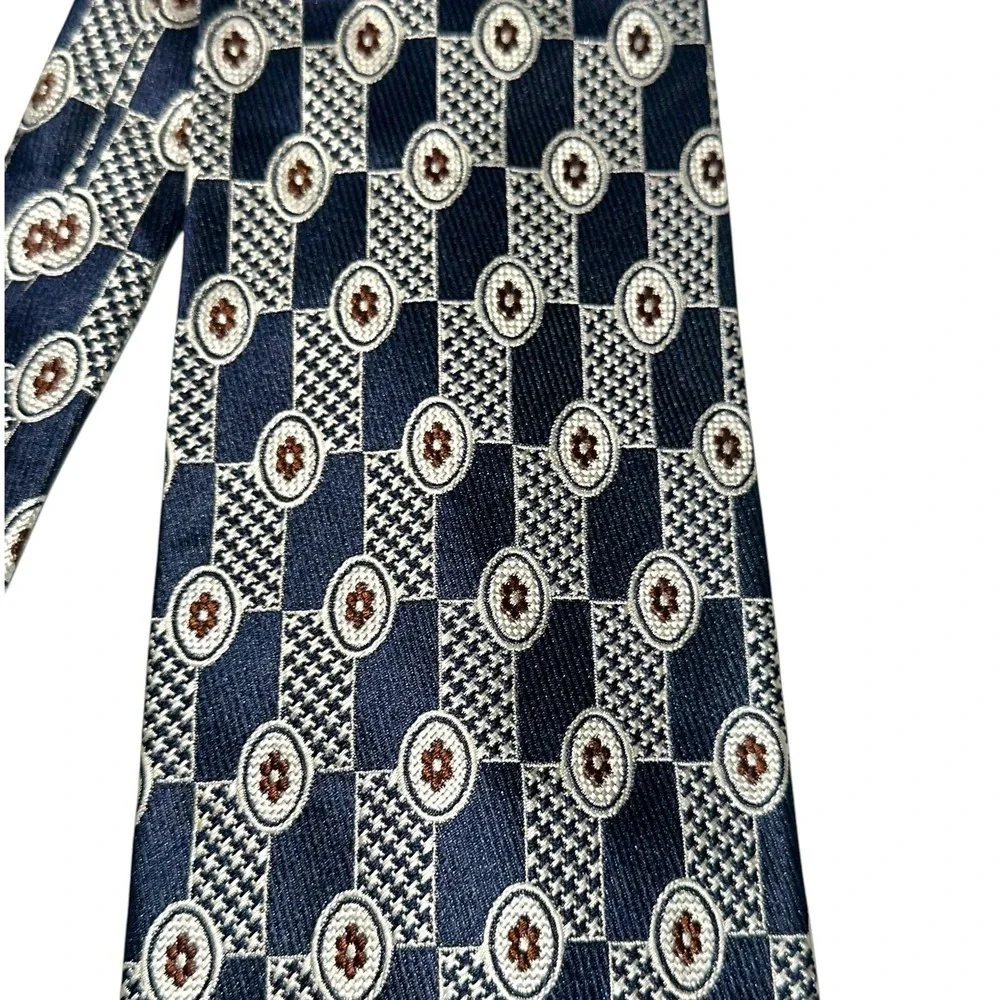 Paul Fredrick Tie Necktie Blue Silver Geometric 100% Silk Made‎ Italy EUC